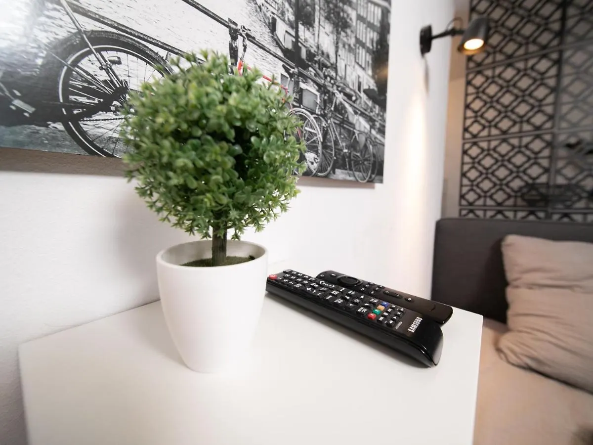 Studio Rosso - Zentral - Altstadt - Balkon - Messe Apartment Dusseldorf
